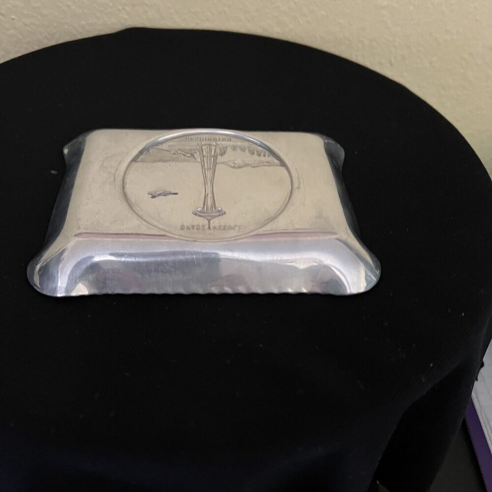 Vtg Seattle Space Needle Mt Rainier Boeing Jet SIGG Hammered Aluminum Ashtray - Picture 7 of 9